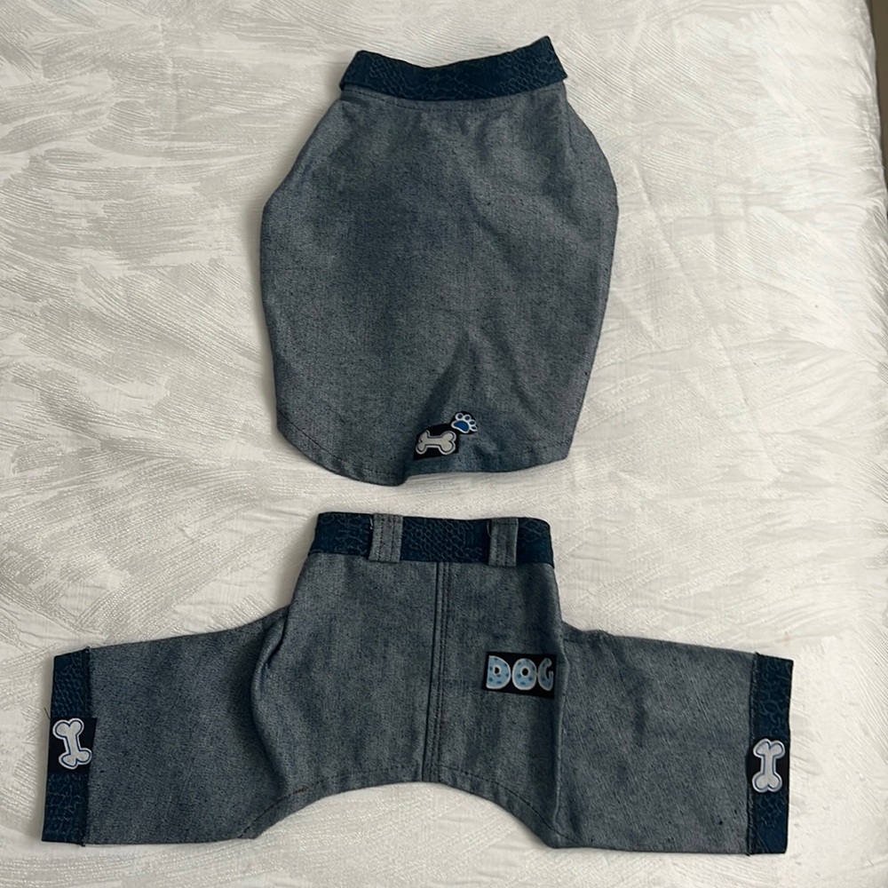 Jean set for small dogs never used, in perfect conditions!!
